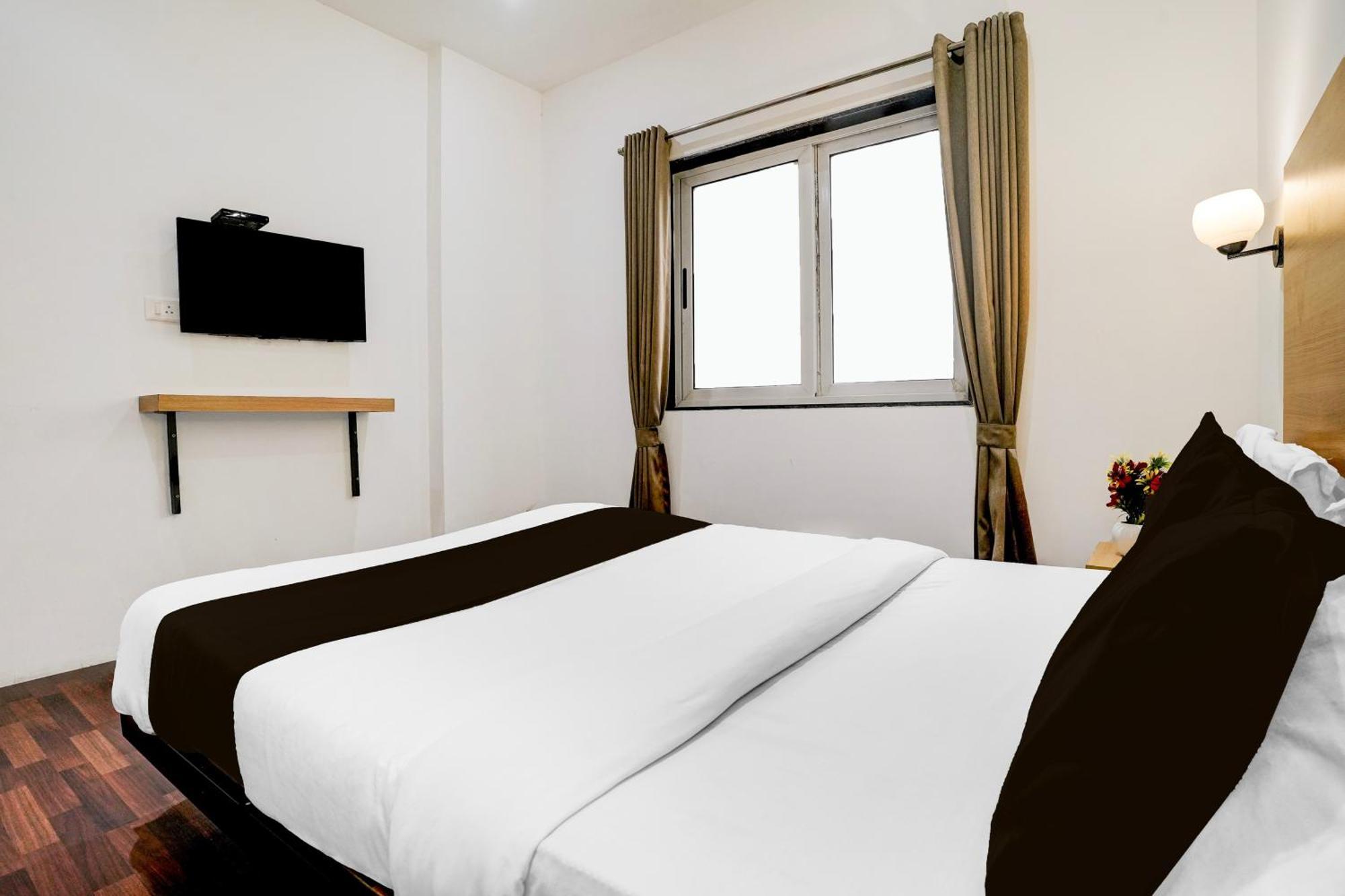 Super Townhouse Pbg Mall Vashi Turambhe Εξωτερικό φωτογραφία